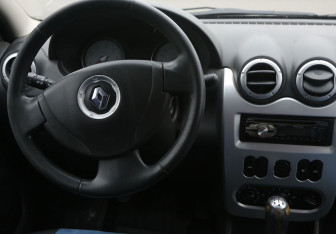 Подержанный автомобиль Renault Logan Sedan 2013 года (14 фото)