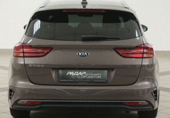 Подержанный автомобиль Kia Ceed Wagon 2019 года (3 фото)