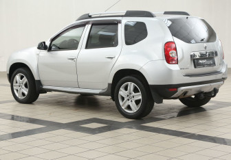 Подержанный автомобиль Renault Duster 2012 года (2 фото)