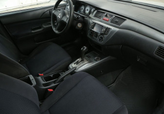 Подержанный автомобиль Mitsubishi Lancer Sedan 2006 года (9 фото)