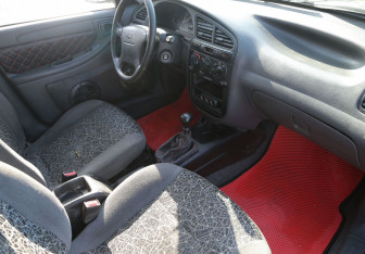 Подержанный автомобиль Chevrolet Lanos 2009 года (9 фото)