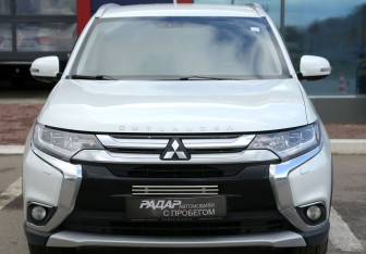 Подержанный автомобиль Mitsubishi Outlander 2015 года (2 фото)