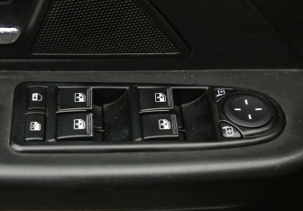 Подержанный автомобиль УАЗ Patriot 2016 года (17 фото)