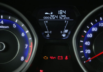 Подержанный автомобиль Hyundai Elantra Sedan 2012 года (19 фото)