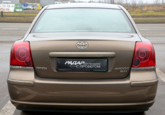 Подержанный автомобиль Toyota Avensis Sedan 2004 года (5 фото)