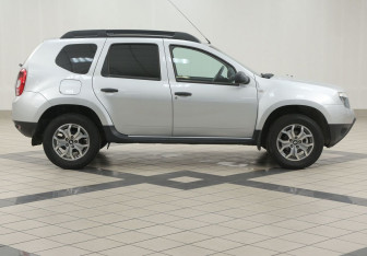 Подержанный автомобиль Renault Duster 2015 года (5 фото)