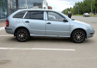 Подержанный автомобиль Skoda Fabia Wagon 2002 года (7 фото)