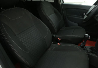 Подержанный автомобиль Renault Logan Sedan 2018 года (10 фото)