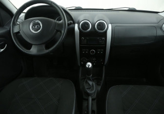 Подержанный автомобиль LADA (ВАЗ) Largus Wagon 2018 года (12 фото)