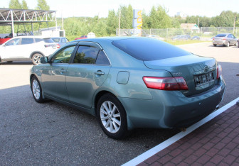 Подержанный автомобиль Toyota Camry Sedan 2006 года (5 фото)
