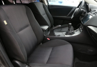 Подержанный автомобиль Mazda 3 Hatchback 2009 года (10 фото)