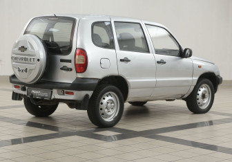 Подержанный автомобиль Chevrolet Niva 2004 года (4 фото)