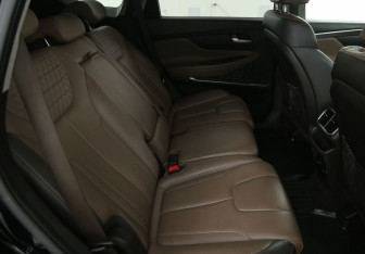 Подержанный автомобиль Hyundai Santa Fe 2019 года (11 фото)