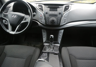 Подержанный автомобиль Hyundai i40 Sedan 2016 года (12 фото)