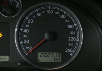 Подержанный автомобиль Volkswagen Passat Sedan 2003 года (18 фото)