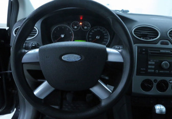 Подержанный автомобиль Ford Focus Hatchback 2007 года (10 фото)