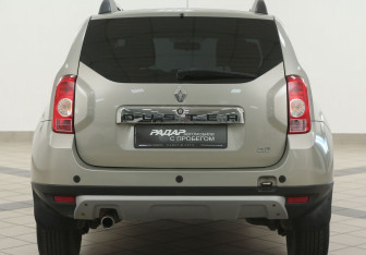 Подержанный автомобиль Renault Duster 2014 года (3 фото)