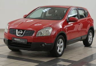 Подержанный автомобиль Nissan Qashqai 2007 года (8 фото)