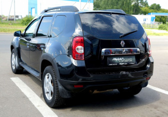 Подержанный автомобиль Renault Duster 2013 года (4 фото)