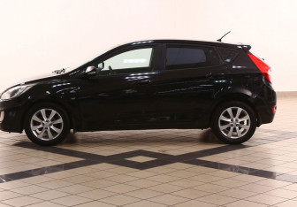 Подержанный автомобиль Hyundai Solaris Hatchback 2012 года (5 фото)