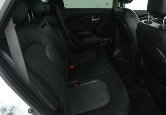 Подержанный автомобиль Hyundai ix35 2013 года (11 фото)