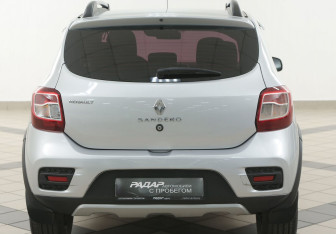 Подержанный автомобиль Renault Sandero 2016 года (3 фото)