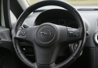 Подержанный автомобиль Opel Corsa 2011 года (16 фото)