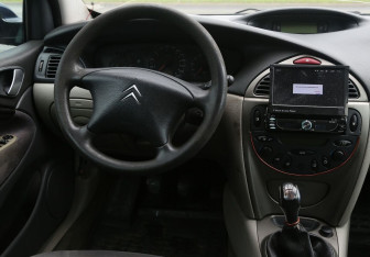 Подержанный автомобиль Citroen C5 Liftback 2002 года (14 фото)