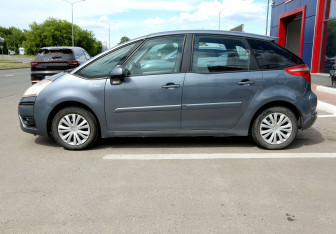 Подержанный автомобиль Citroen C4 Picasso 2008 года (8 фото)