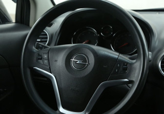 Подержанный автомобиль Opel Antara 2007 года (16 фото)
