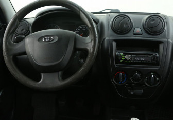 Подержанный автомобиль LADA (ВАЗ) Granta Sedan 2013 года (14 фото)