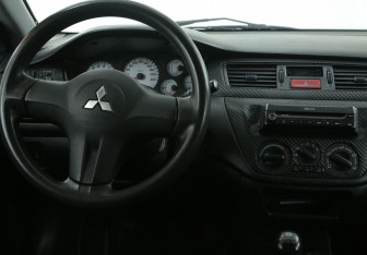 Подержанный автомобиль Mitsubishi Lancer Sedan 2006 года (14 фото)