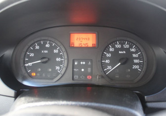 Подержанный автомобиль Renault Logan Sedan 2005 года (14 фото)