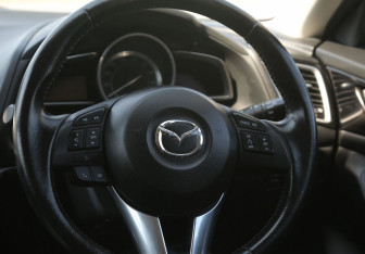 Подержанный автомобиль Mazda Axela Hatchback 2014 года (16 фото)
