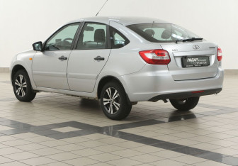Подержанный автомобиль LADA (ВАЗ) Granta Liftback 2014 года (2 фото)