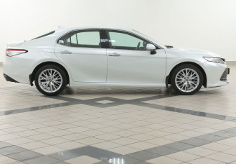 Подержанный автомобиль Toyota Camry Sedan 2020 года (5 фото)