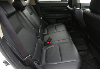 Подержанный автомобиль Mitsubishi Outlander 2018 года (11 фото)