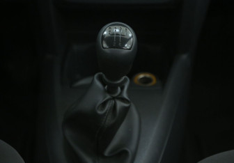 Подержанный автомобиль Renault Symbol 2006 года (15 фото)