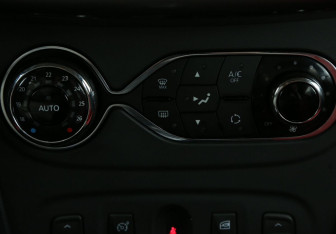 Подержанный автомобиль Renault Sandero 2018 года (18 фото)