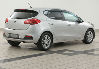Подержанный автомобиль Kia Ceed Hatchback 2012 года (4 фото)