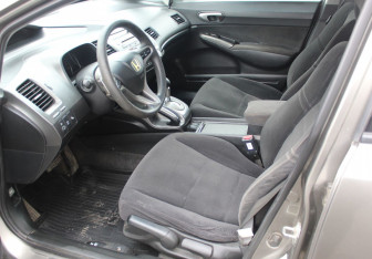 Подержанный автомобиль Honda Civic Sedan 2008 года (10 фото)