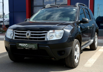 Подержанный автомобиль Renault Duster 2015 года (3 фото)