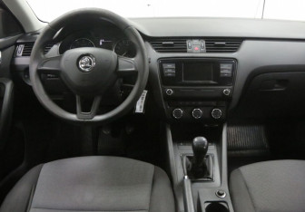 Подержанный автомобиль Skoda Octavia Liftback 2016 года (8 фото)