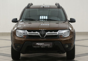 Подержанный автомобиль Renault Duster 2015 года (6 фото)
