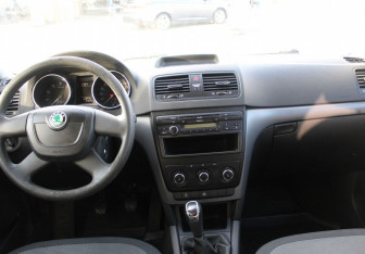 Подержанный автомобиль Skoda Yeti 2012 года (13 фото)