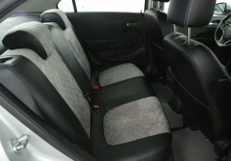 Подержанный автомобиль Chevrolet Aveo Sedan 2012 года (11 фото)