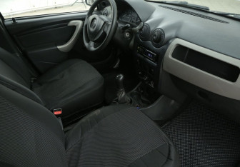 Подержанный автомобиль Renault Logan Sedan 2013 года (9 фото)