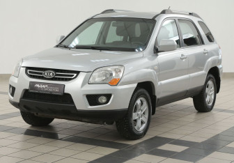 Подержанный автомобиль Kia Sportage 2010 года (8 фото)