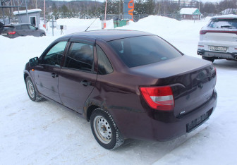 Подержанный автомобиль LADA (ВАЗ) Granta Sedan 2013 года (5 фото)