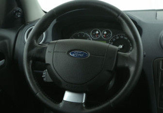 Подержанный автомобиль Ford Fusion 2008 года (16 фото)